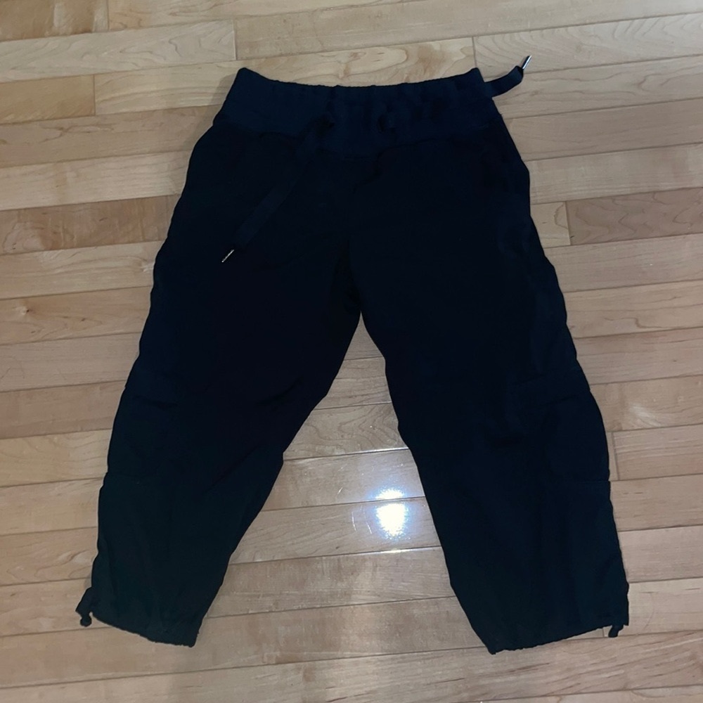 Lululemon black capri